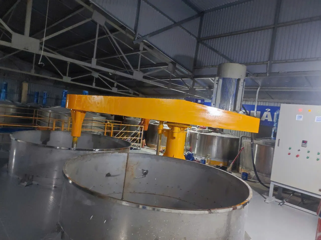 Máy Khuấy Sơn Sàn Thao Tác 8000 Lít 145kW - Ảnh 1
