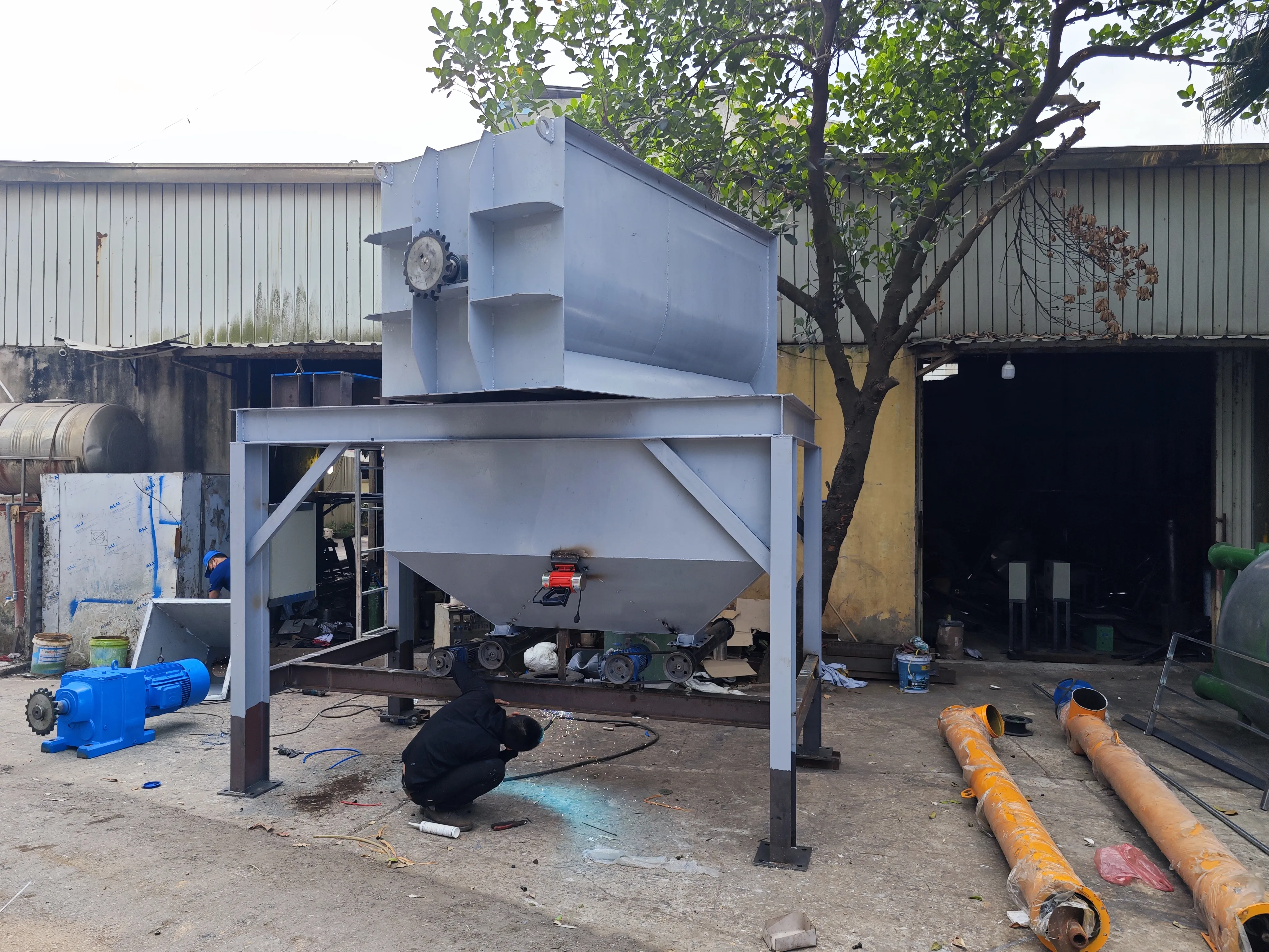 Khách hàng Hoàng Văn Vũ đánh giá về sản phẩm Máy trộn vữa khô 1000kg 1