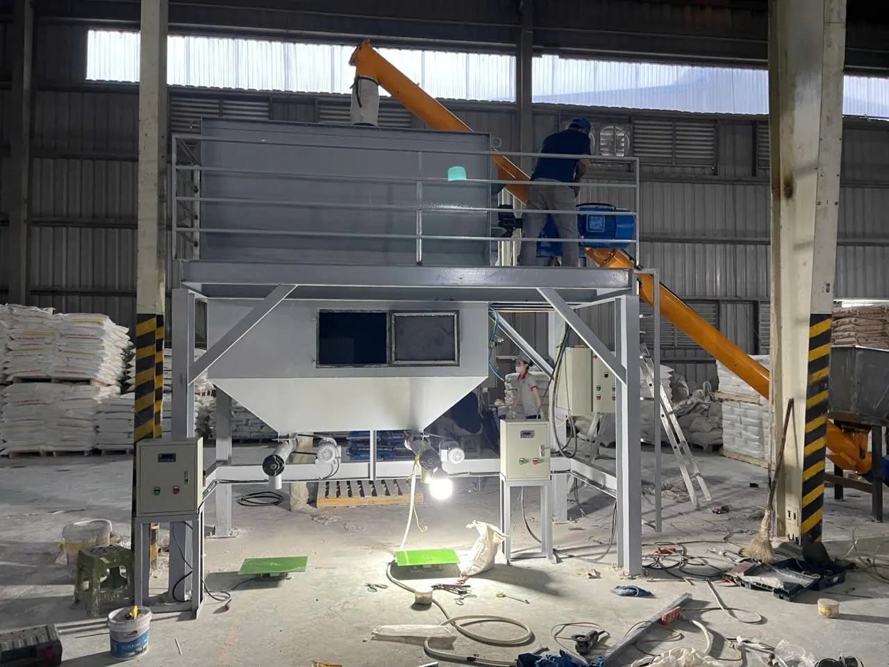 Khách hàng Vũ Hiến đánh giá về sản phẩm Máy trộn vữa khô 1000kg 2