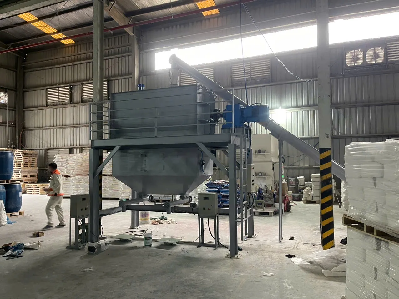 Khách hàng Vũ Hiến đánh giá về sản phẩm Máy trộn vữa khô 1000kg 0
