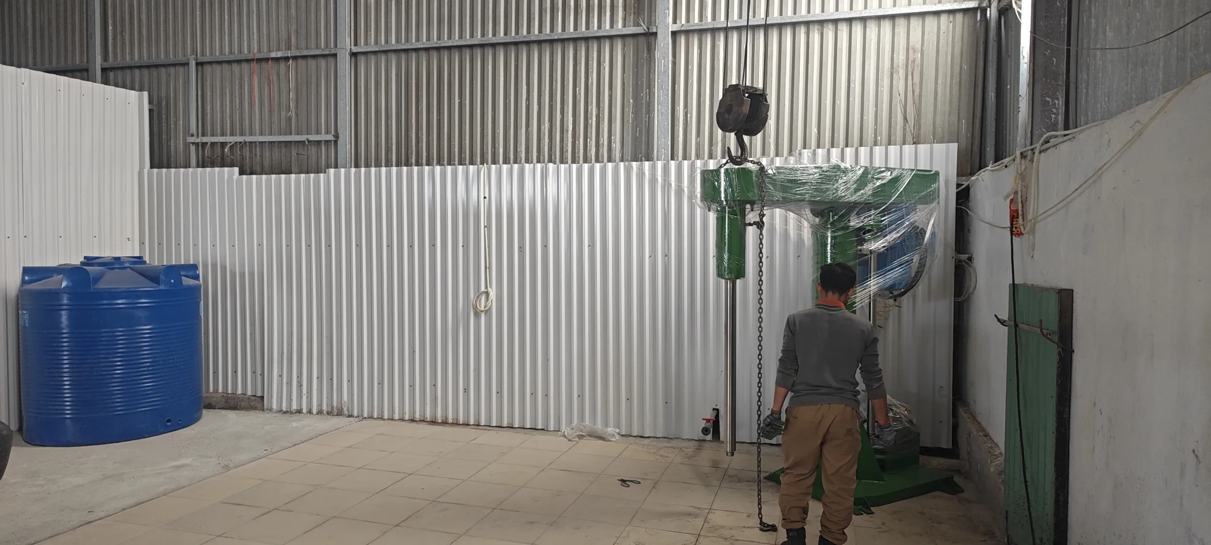 Khách hàng Hoàng Anh Tú đánh giá về sản phẩm Máy khuấy sơn 1500 lít 30kw 1