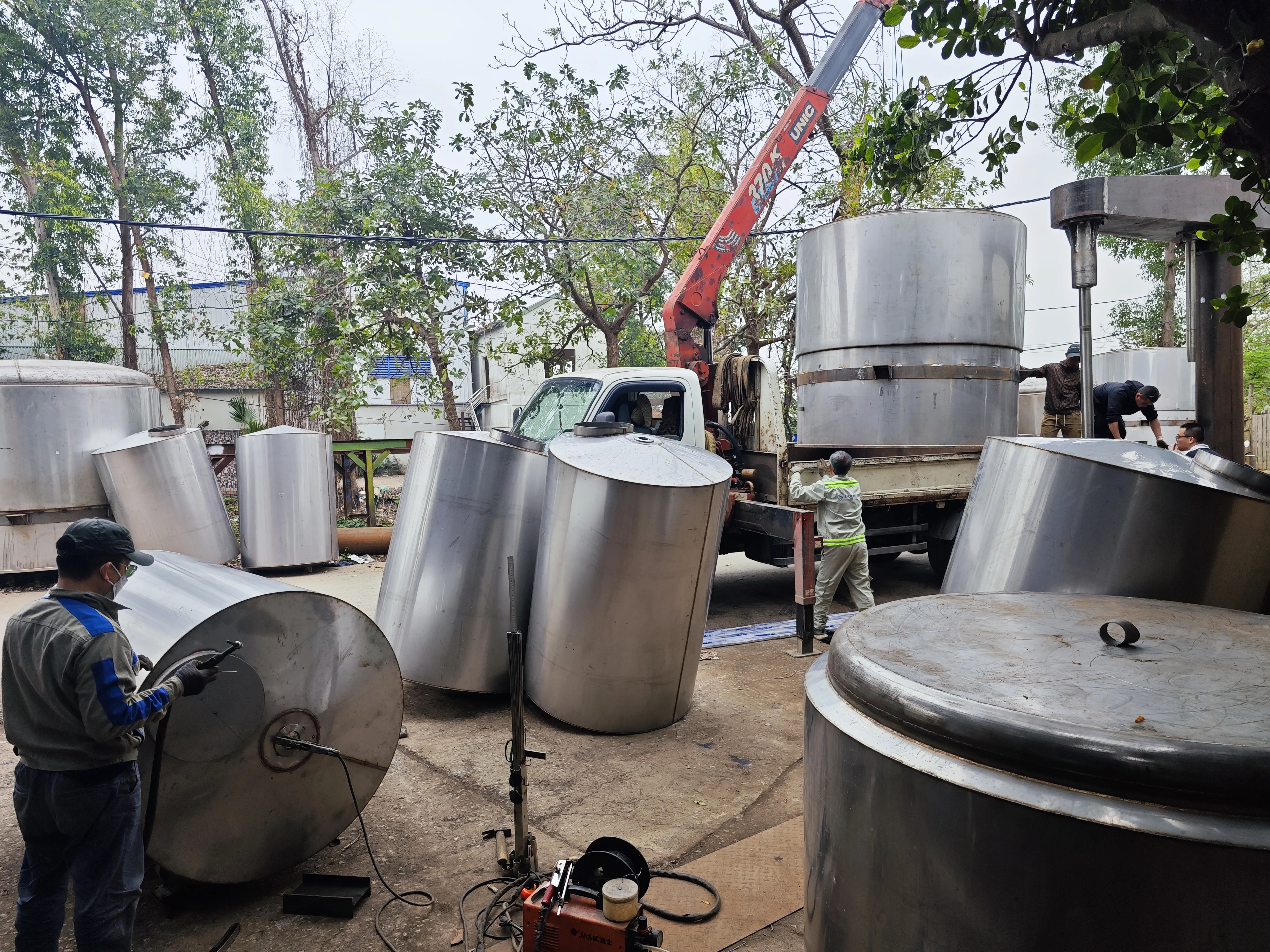 Khách hàng Nguyễn Hoàng Quân đánh giá về sản phẩm Bồn khuấy trộn hóa chất lỏng 2