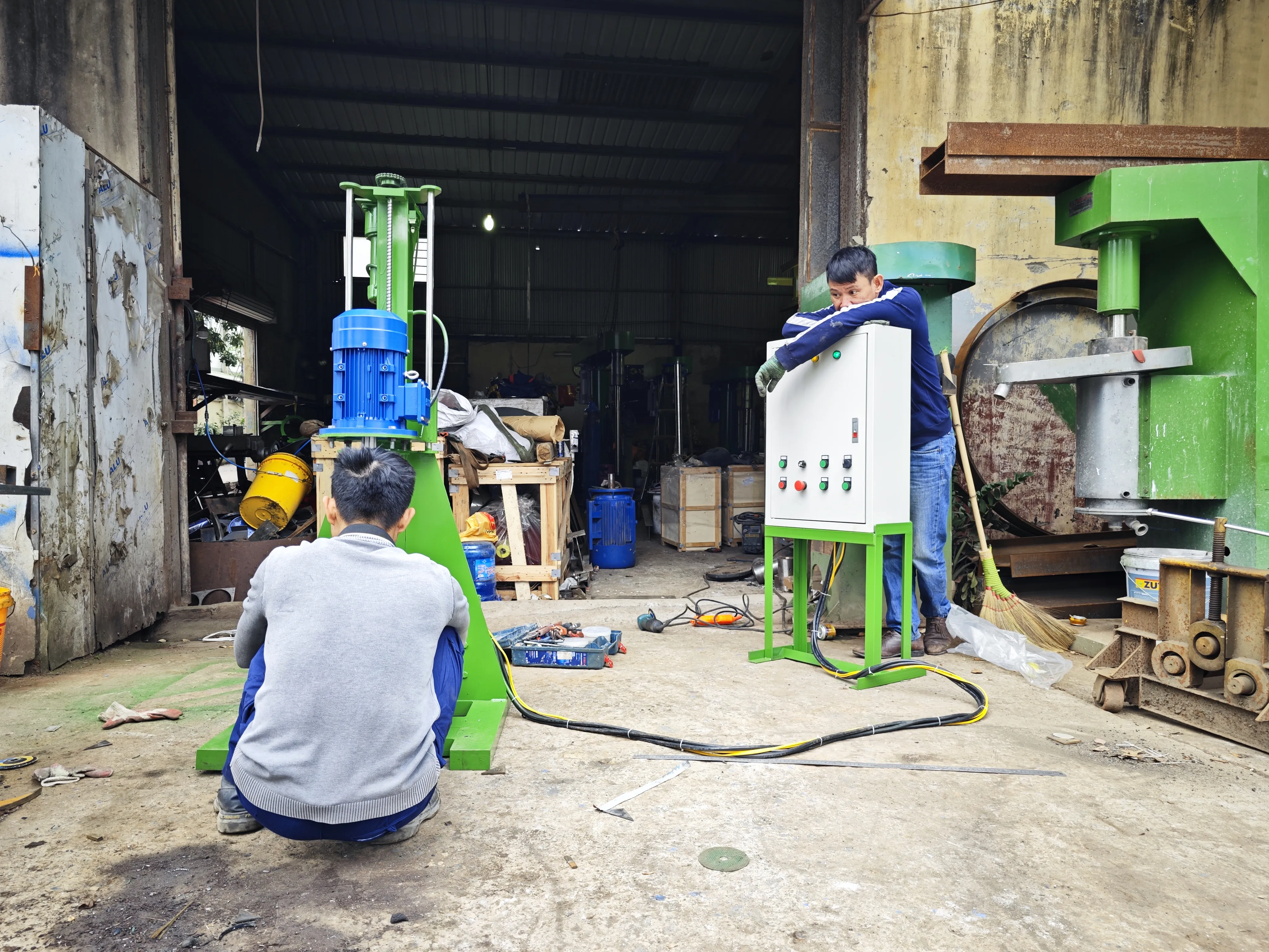 Khách hàng Hoàng Nguyên Vũ đánh giá về sản phẩm Máy khuấy mực in 5 10 20 50 lít 2