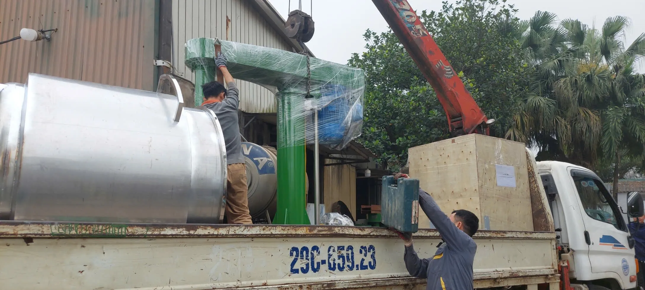 Khách hàng Nguyễn Long Vũ đánh giá về sản phẩm Máy khuấy sơn 3000 lít 55Kw 2