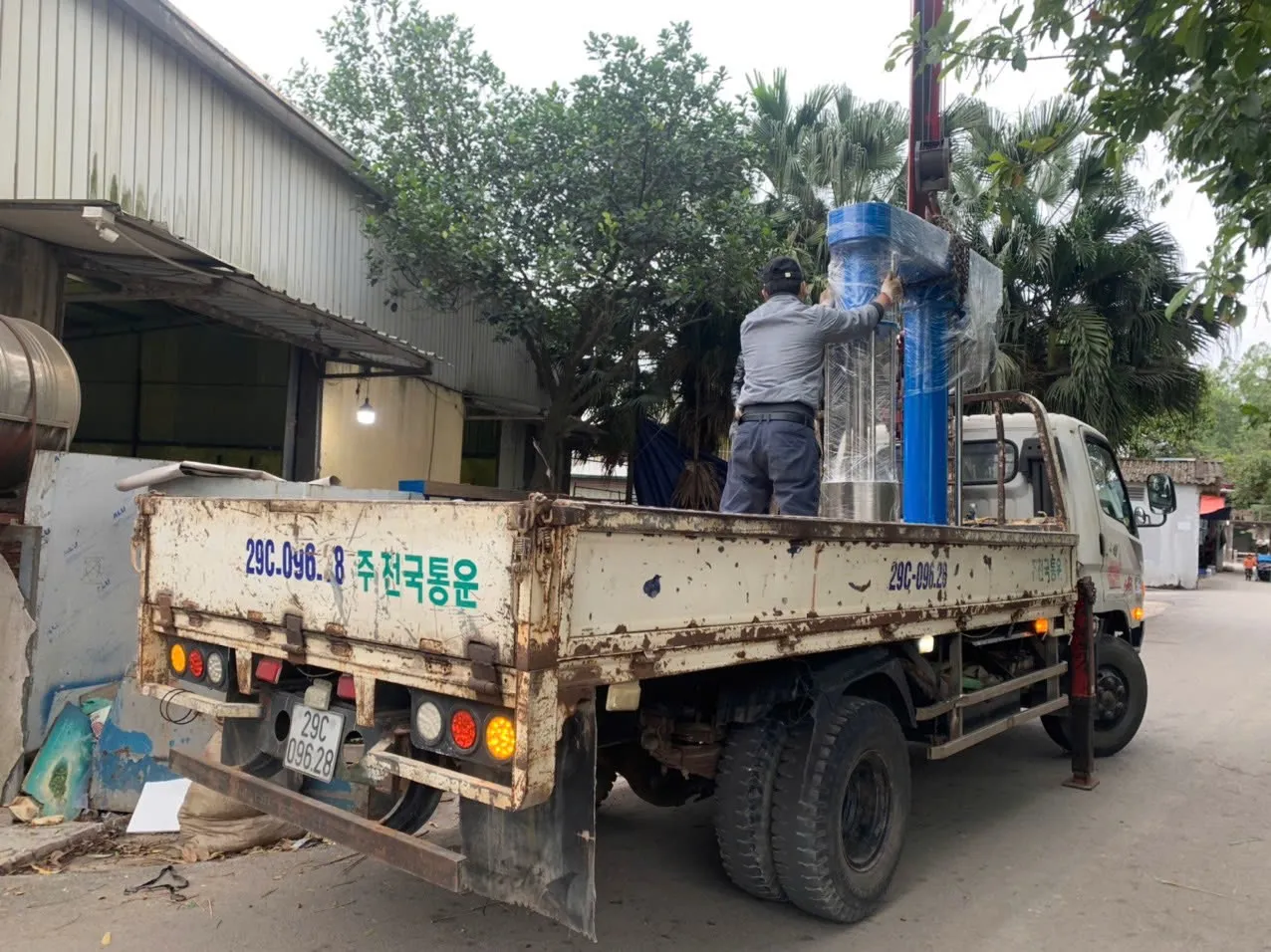 Khách hàng Xuân Hòa đánh giá về sản phẩm Máy khuấy keo công nghiệp 2000 lít 2