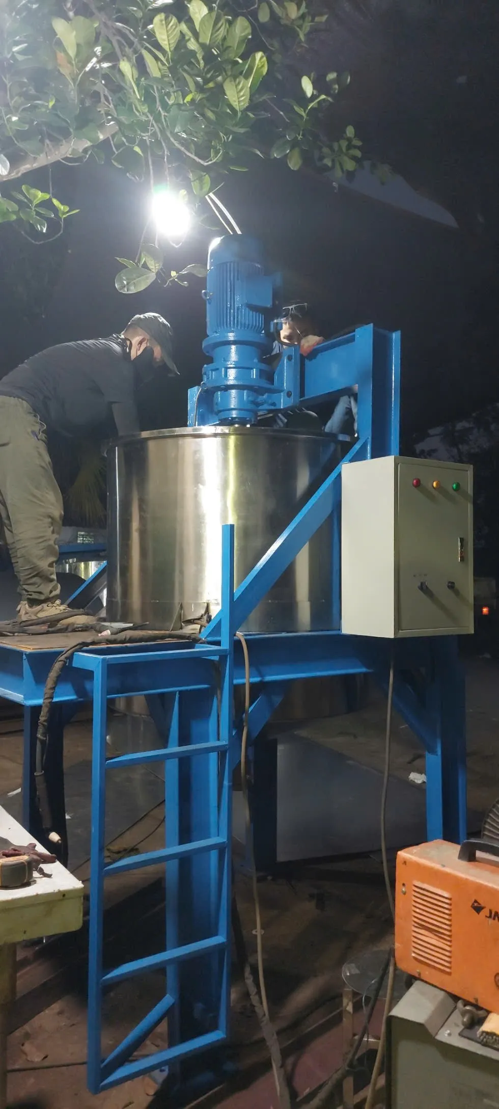 Khách hàng Hoàng Đình Tùng đánh giá về sản phẩm Máy khuấy sơn giả đá 300 500 1000 lít 0