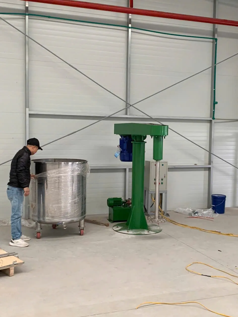 Khách hàng Nguyễn Anh Quân đánh giá về sản phẩm Máy Khuấy Keo 1000 Lít - Giải Pháp Hoàn Hảo Cho Sản Xuất Công Nghiệp 1