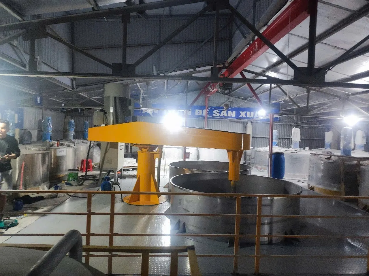 Khách hàng Đào Tuấn Tú đánh giá về sản phẩm Máy Khuấy Keo Đặc 1500 Lít - Giải Pháp Chuyên Dụng Cho Nguyên Liệu Độ Nhớt Cao 1