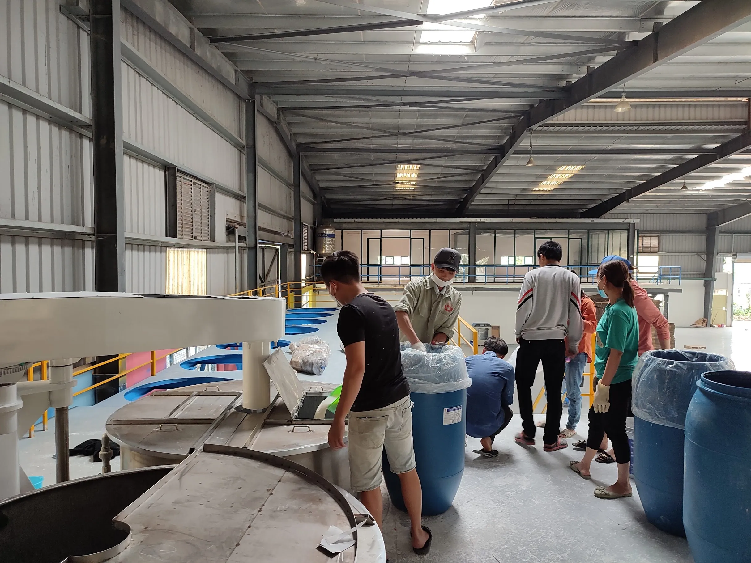 Khách hàng Nguyễn Văn Chung đánh giá về sản phẩm Máy khuấy sơn sàn thao tác 3000 lít 55kw 2