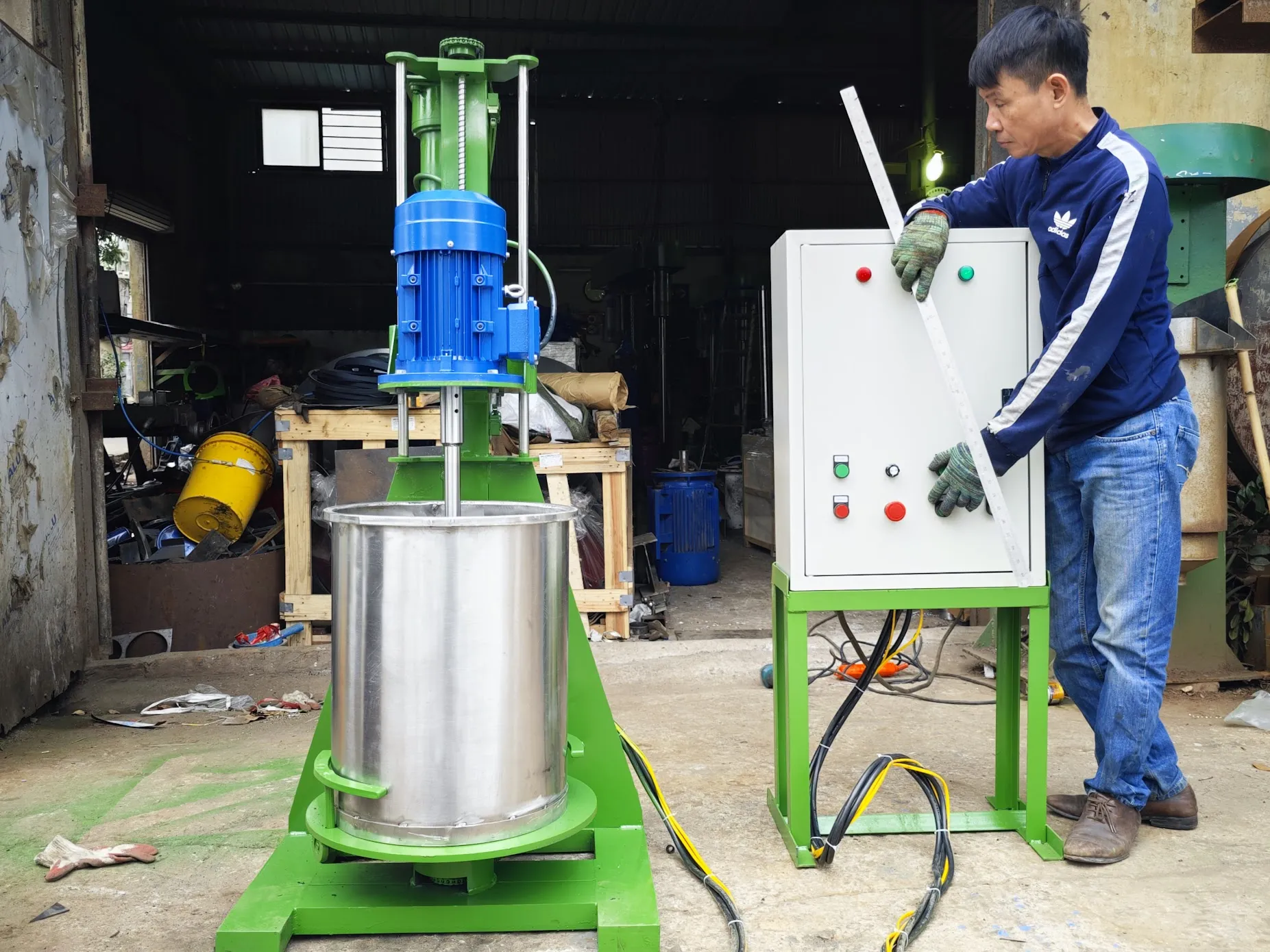 Khách hàng Hoàng Nguyên Vũ đánh giá về sản phẩm Máy khuấy mực in 5 10 20 50 lít 0