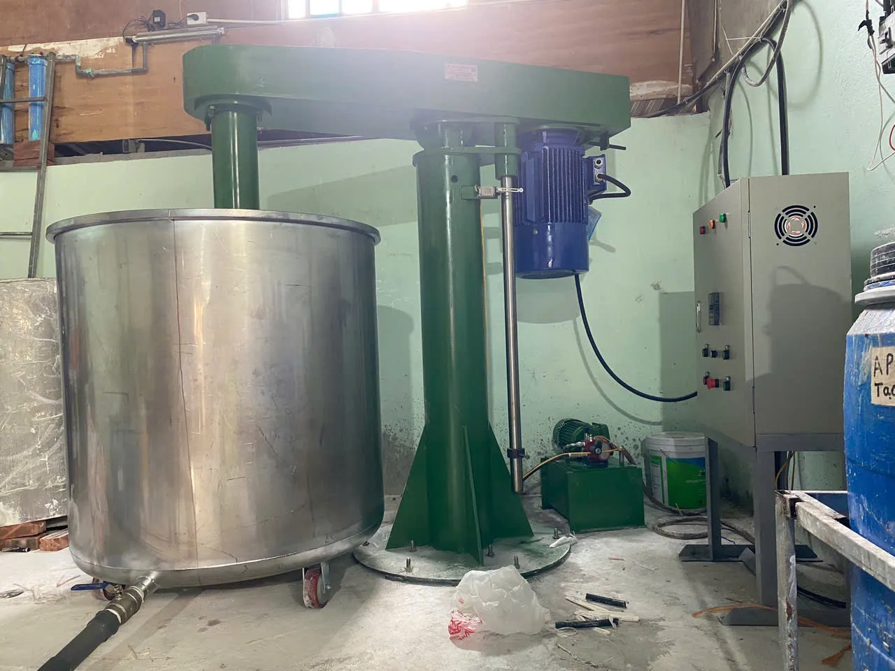 Khách hàng Trọng Bùi đánh giá về sản phẩm Máy Khuấy Sơn Tốc Độ Cao 4000 Lít - Giải Pháp Hiệu Quả Cho Quy Trình Sản Xuất Sơn 2