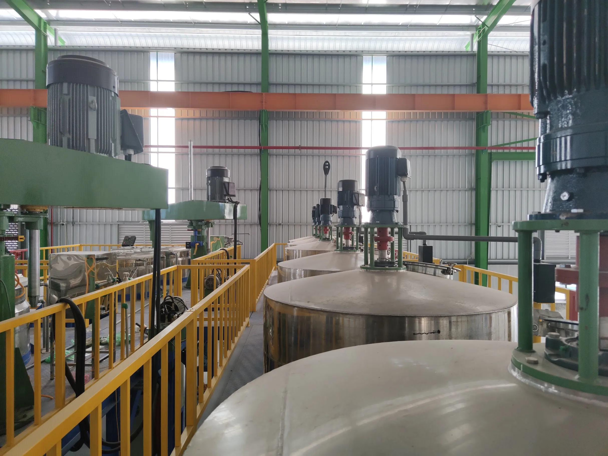 Khách hàng Nguyễn Quốc Kinh đánh giá về sản phẩm Máy khuấy sơn sàn thao tác 2500 lít 37kw 0