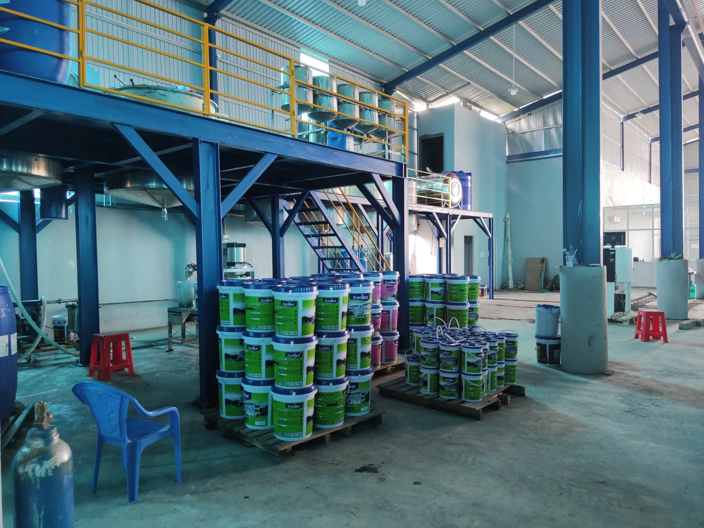 Khách hàng Nguyễn Quốc Kinh đánh giá về sản phẩm Máy khuấy sơn sàn thao tác 2500 lít 37kw 2