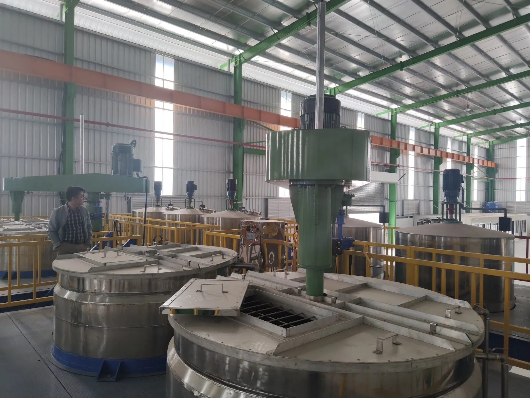 Máy khuấy sơn sàn thao tác 4000 lít - Ảnh 1