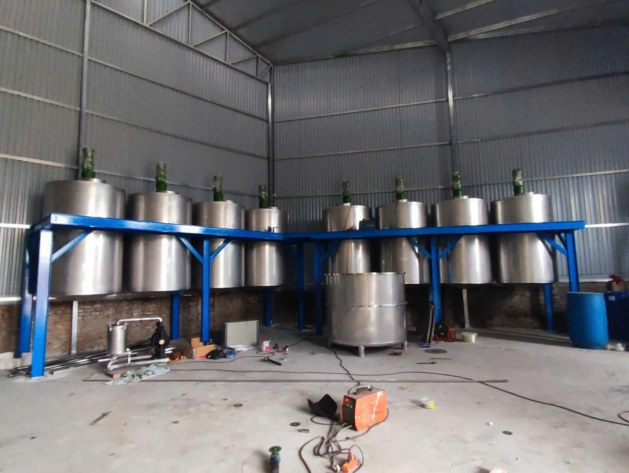 Bồn chứa sơn chống lắng 2000 lít - Ảnh 1