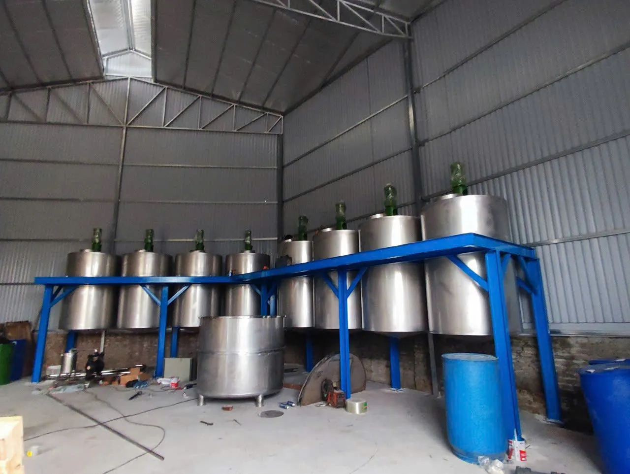 Bồn chứa sơn chống lắng 2000 lít - Ảnh 1