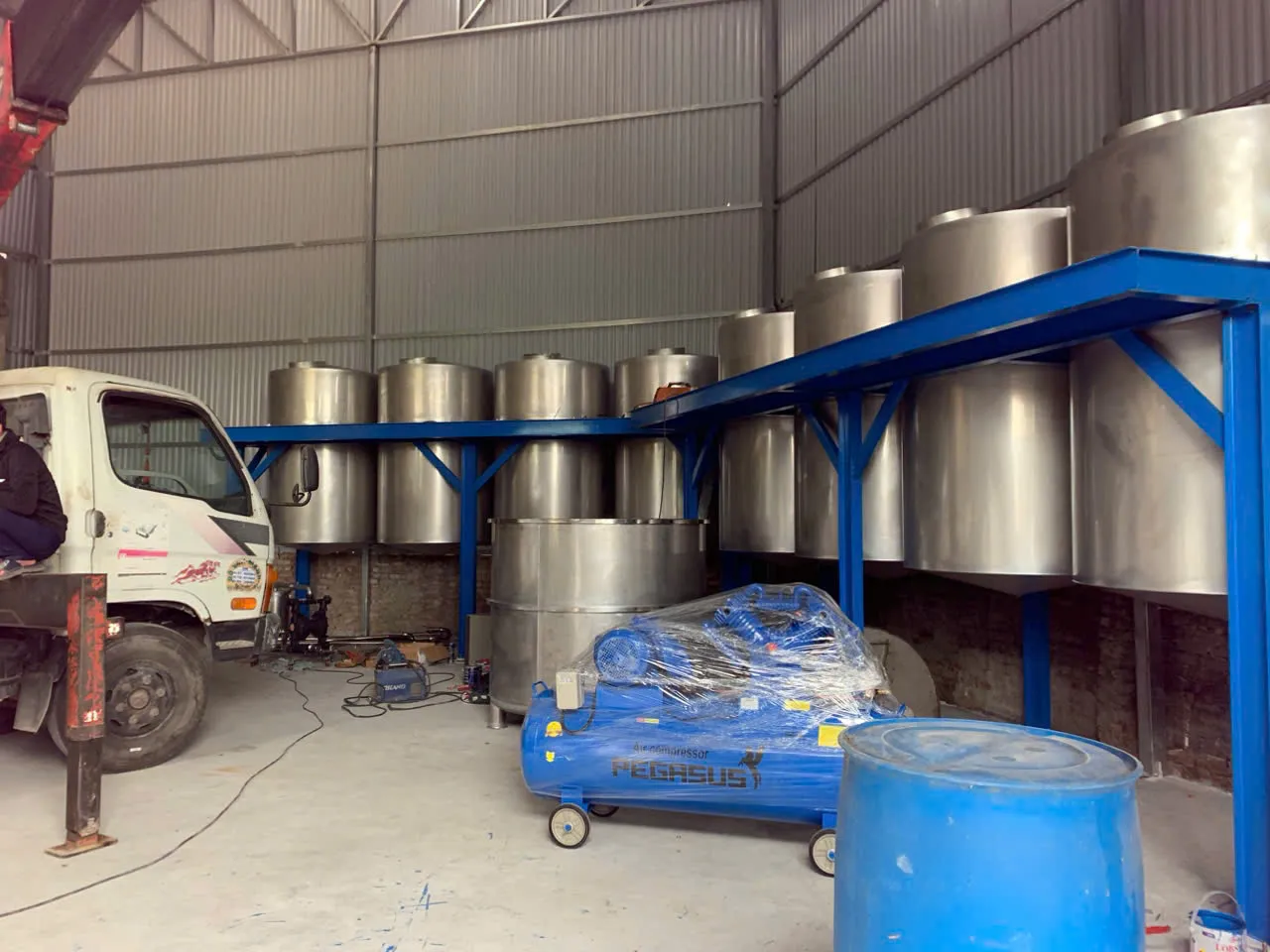 Bồn chứa sơn chống lắng 2000 lít - Ảnh 1
