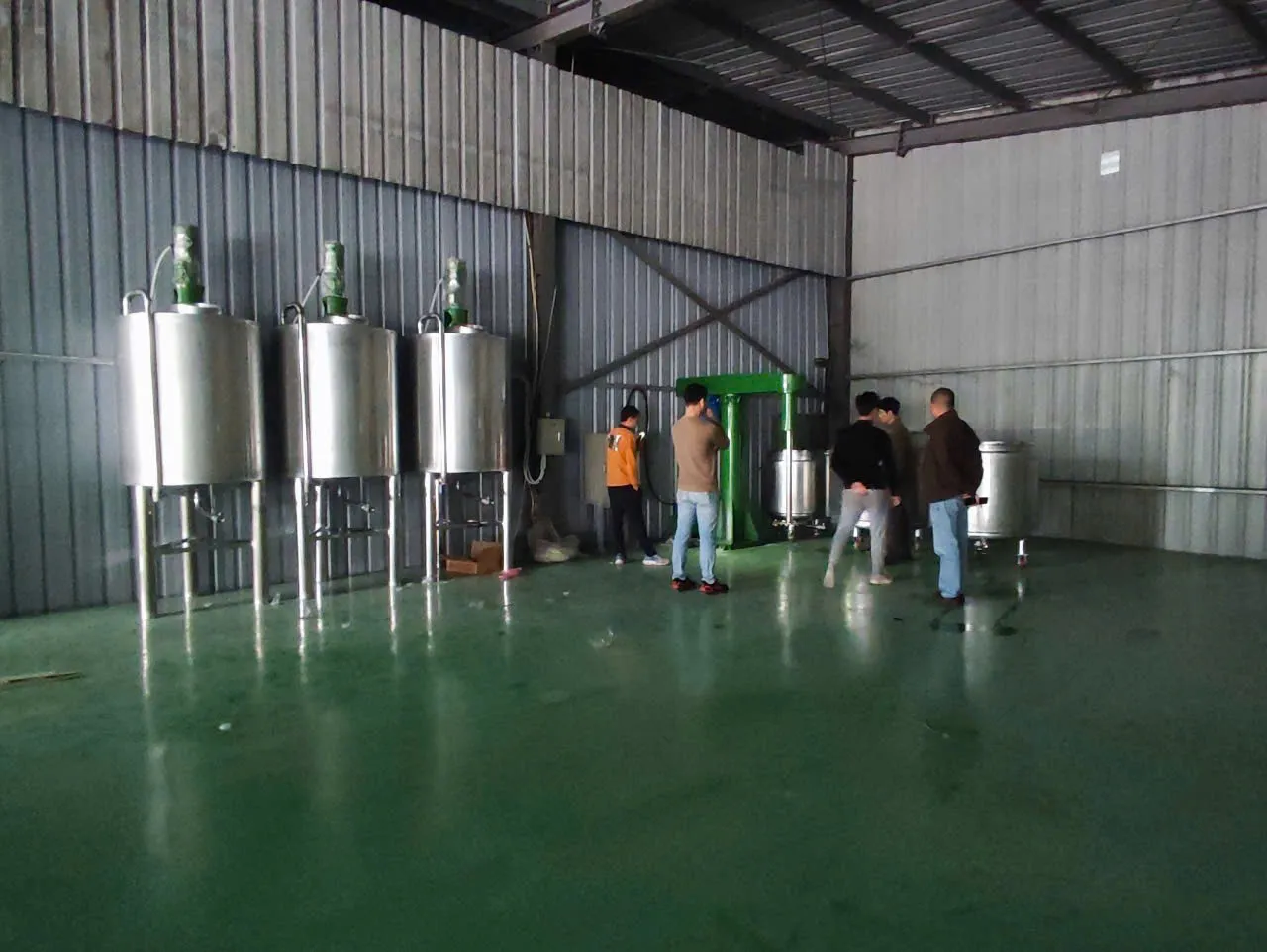 Bồn chứa sơn chống lắng 2000 lít - Ảnh 1