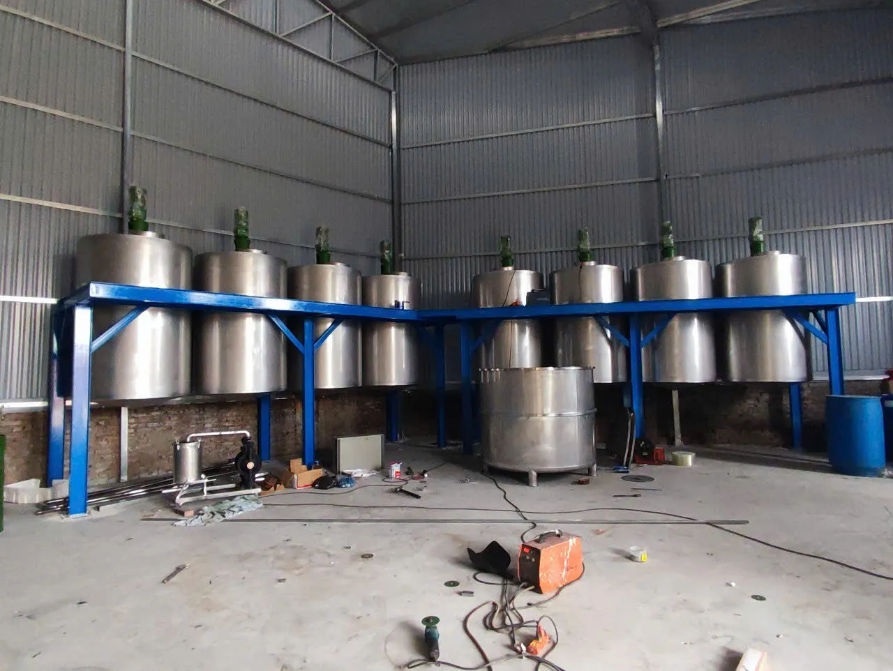 Bồn chứa sơn chống lắng 2000 lít - Ảnh 1
