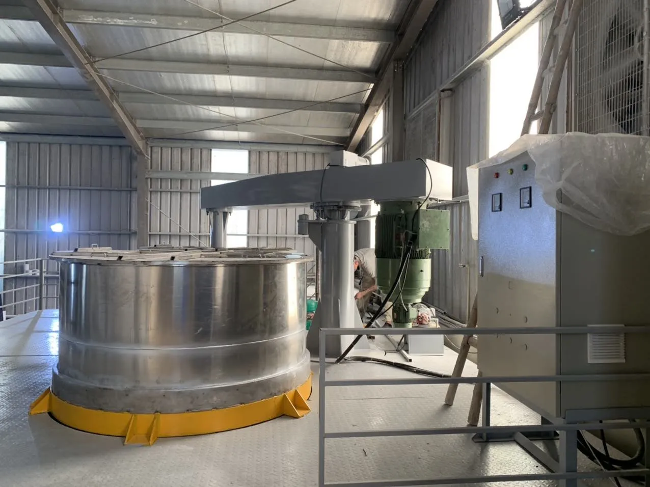 Máy khuấy sơn sàn thao tác 5000 lít 90kw - Ảnh 1