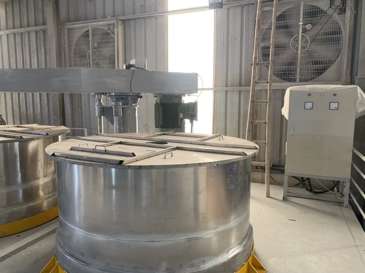 Máy khuấy sơn sàn thao tác 5000 lít 90kw - Ảnh 1