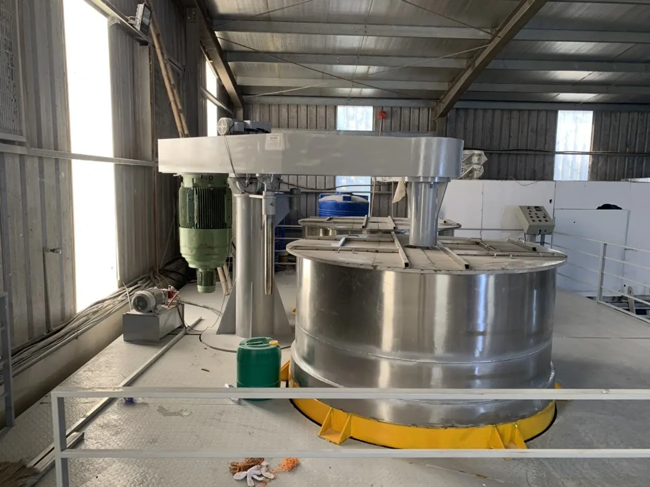 Máy khuấy sơn sàn thao tác 5000 lít 90kw - Ảnh 1