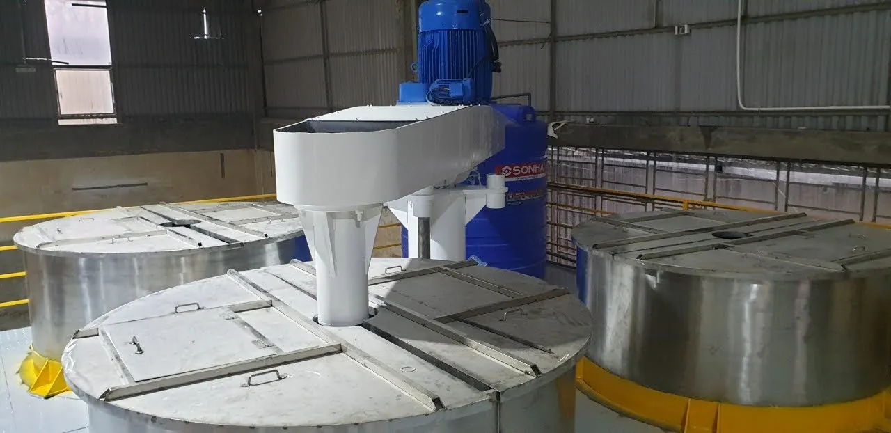 Máy khuấy sơn sàn thao tác 8000 lít 145kw - Ảnh 1