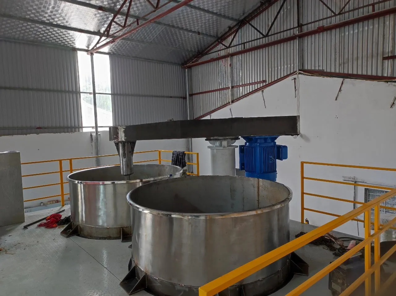 Máy khuấy sơn sàn thao tác 6000 lít 110kw - Ảnh 1