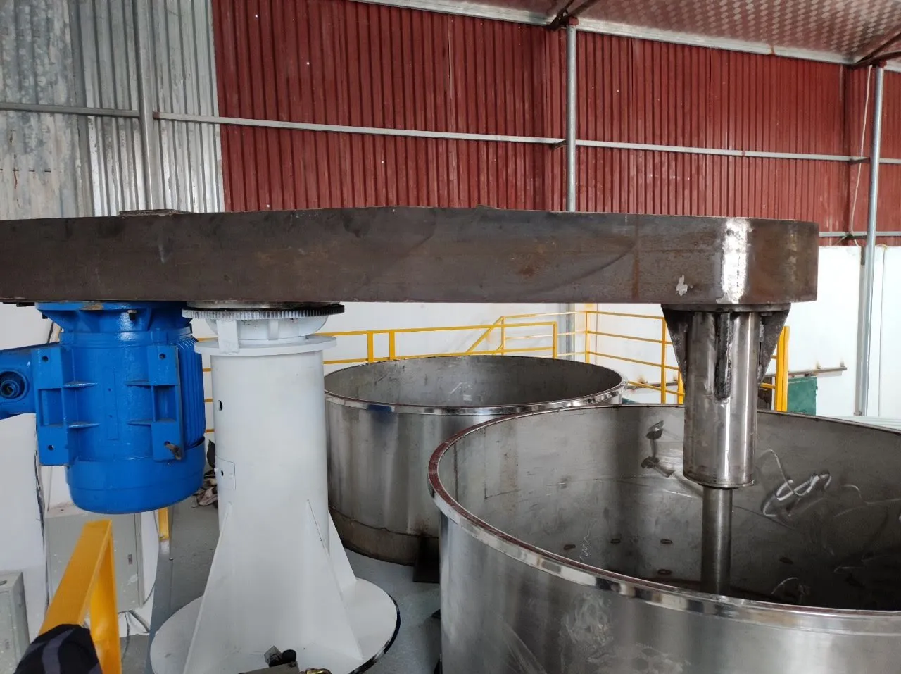 Máy khuấy sơn sàn thao tác 6000 lít 110kw - Ảnh 1