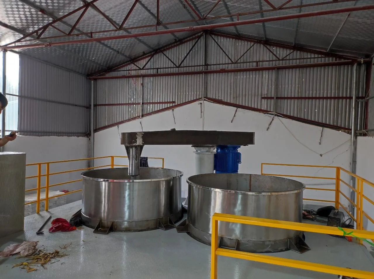 Máy khuấy sơn sàn thao tác 6000 lít 110kw - Ảnh 1