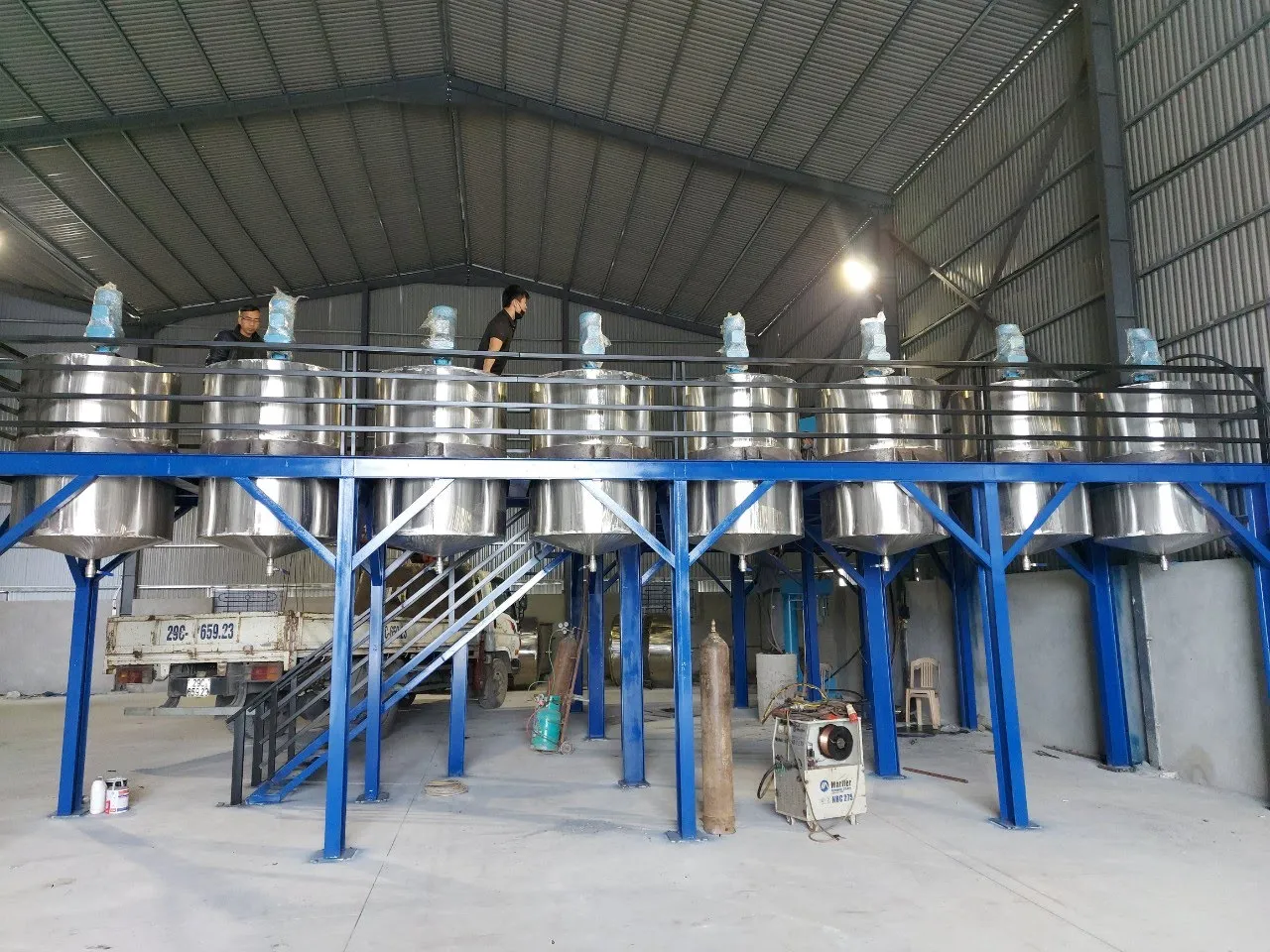 Máy khuấy sơn sàn thao tác 2500 lít 45kw - Ảnh 1