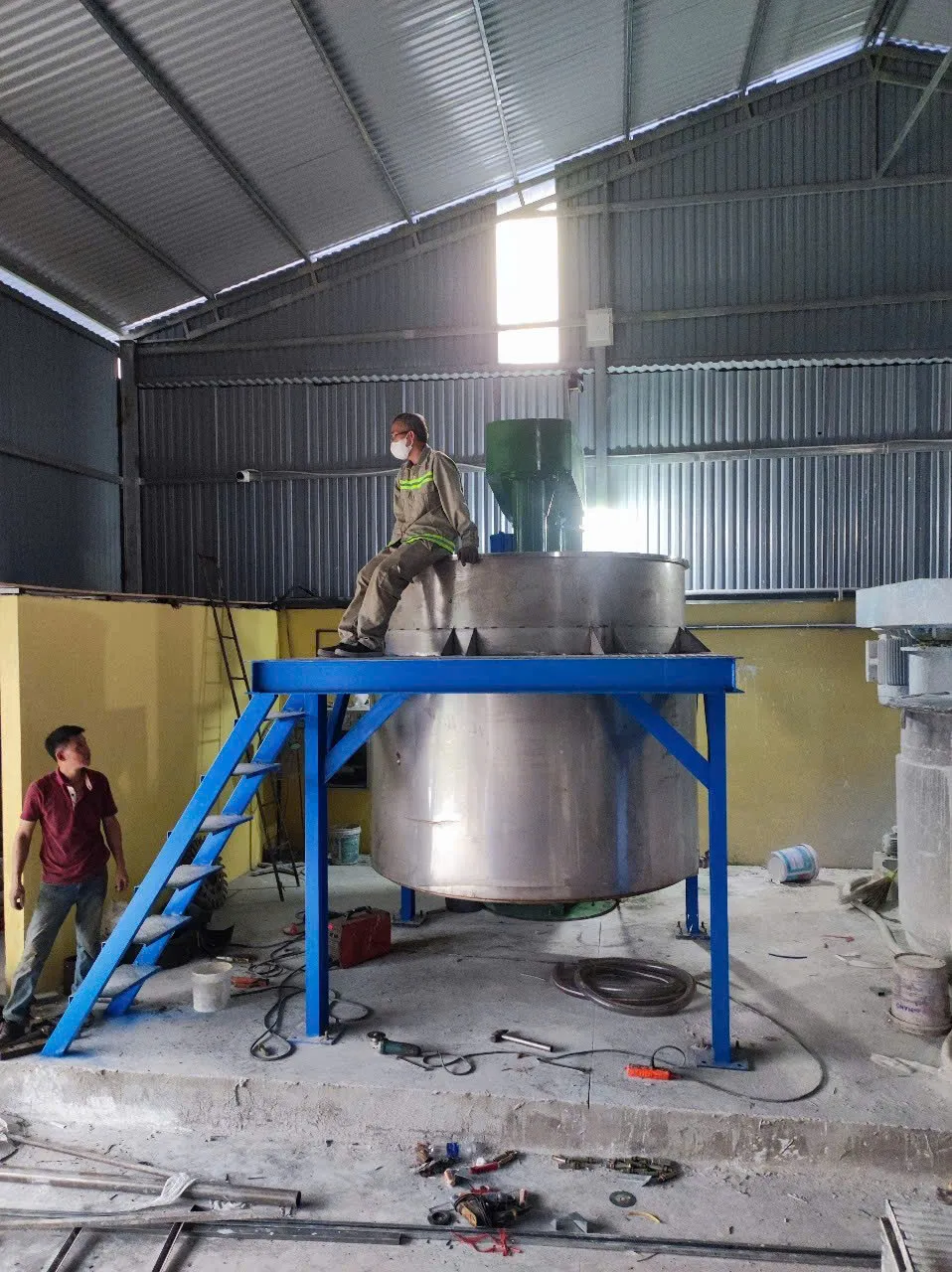 Máy Khuấy Sơn Sàn Thao Tác 4000 Lít Giá Bao Nhiêu? Cách Chọn Máy Phù Hợp - Ảnh 1