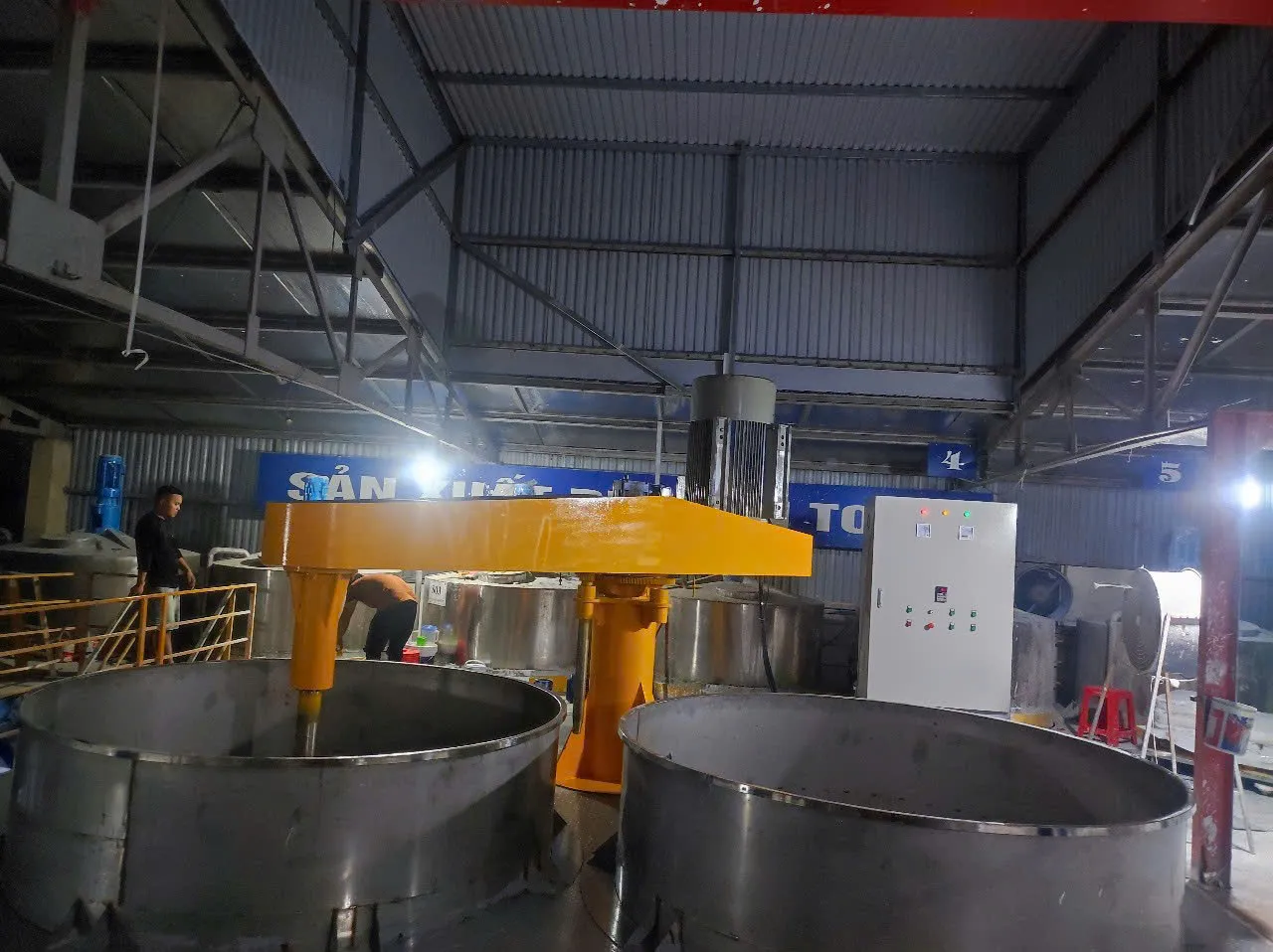 Máy Khuấy Sơn Sàn Thao Tác 8000 Lít 145kW - Ảnh 1