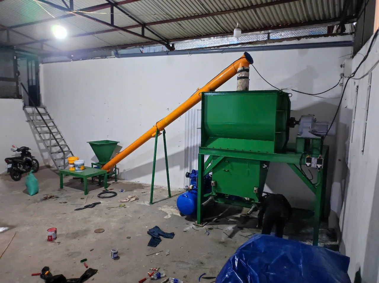 Máy trộn bột bả 2000kg 50 bao - Ảnh 1