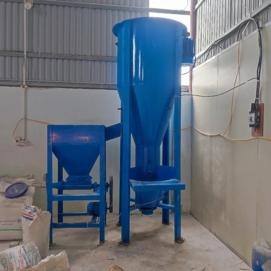 Máy trộn bột bả đứng 2000kg