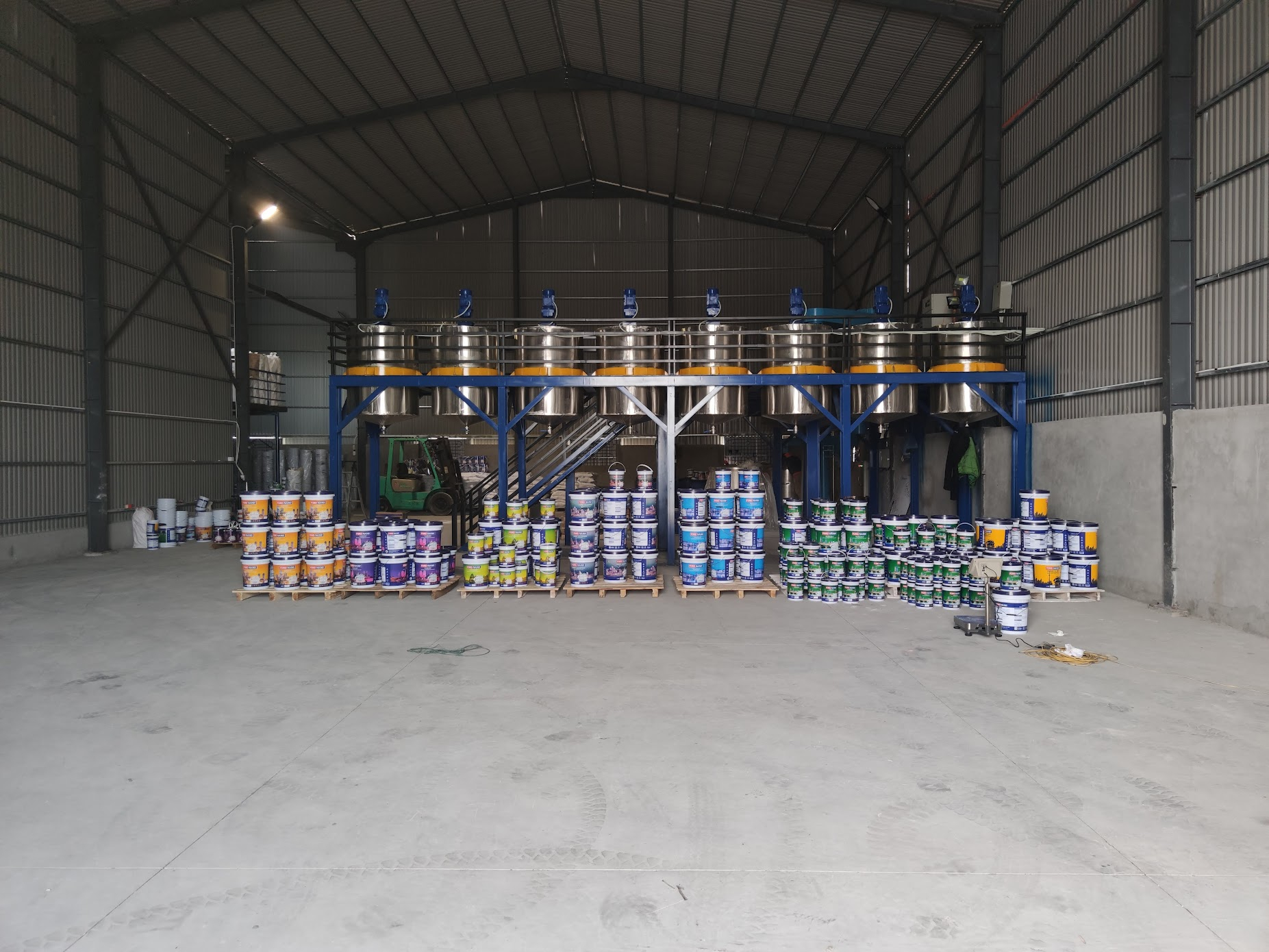 máy khuấy sàn thao tác 2500 lít công suất lớn