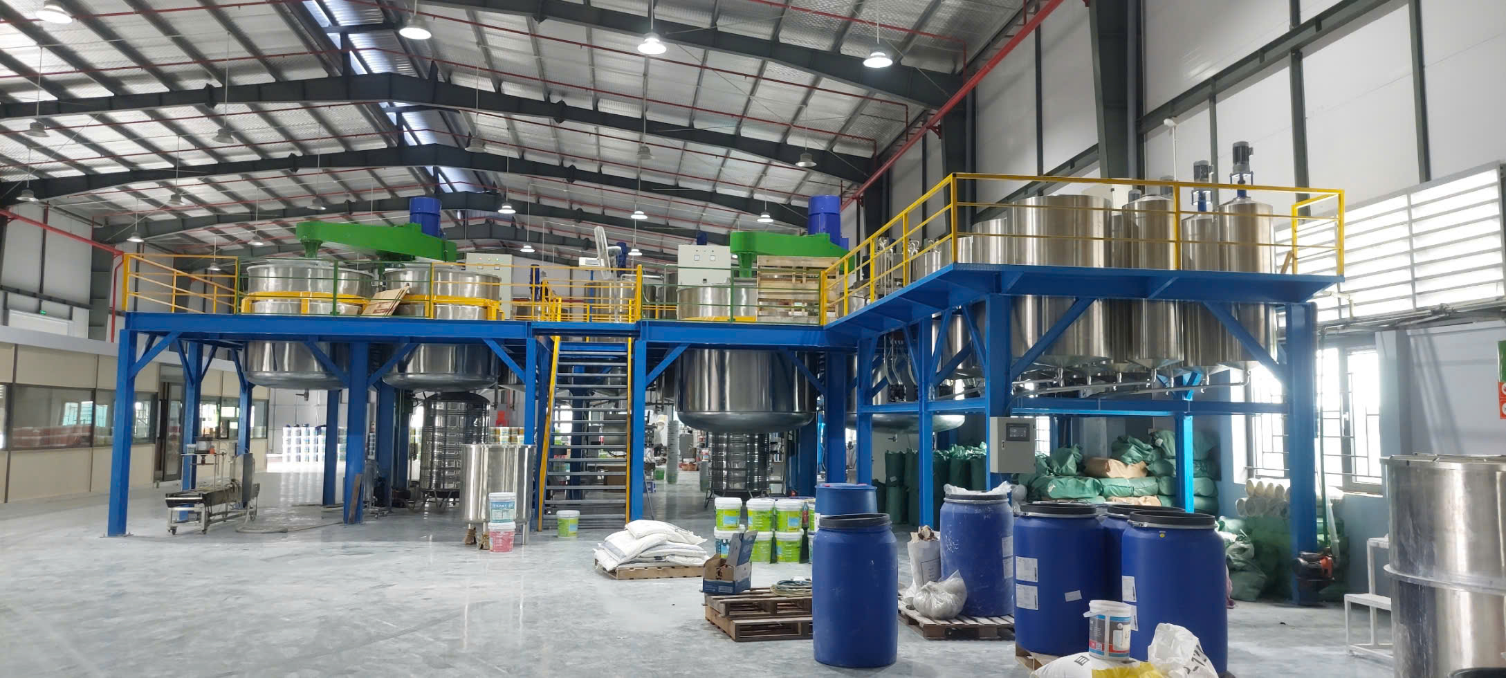 máy khuấy sàn thao tác