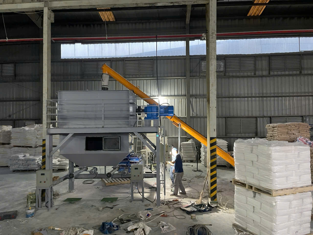máy trộn bột bả 2 tầng nằm ngang 2000kg