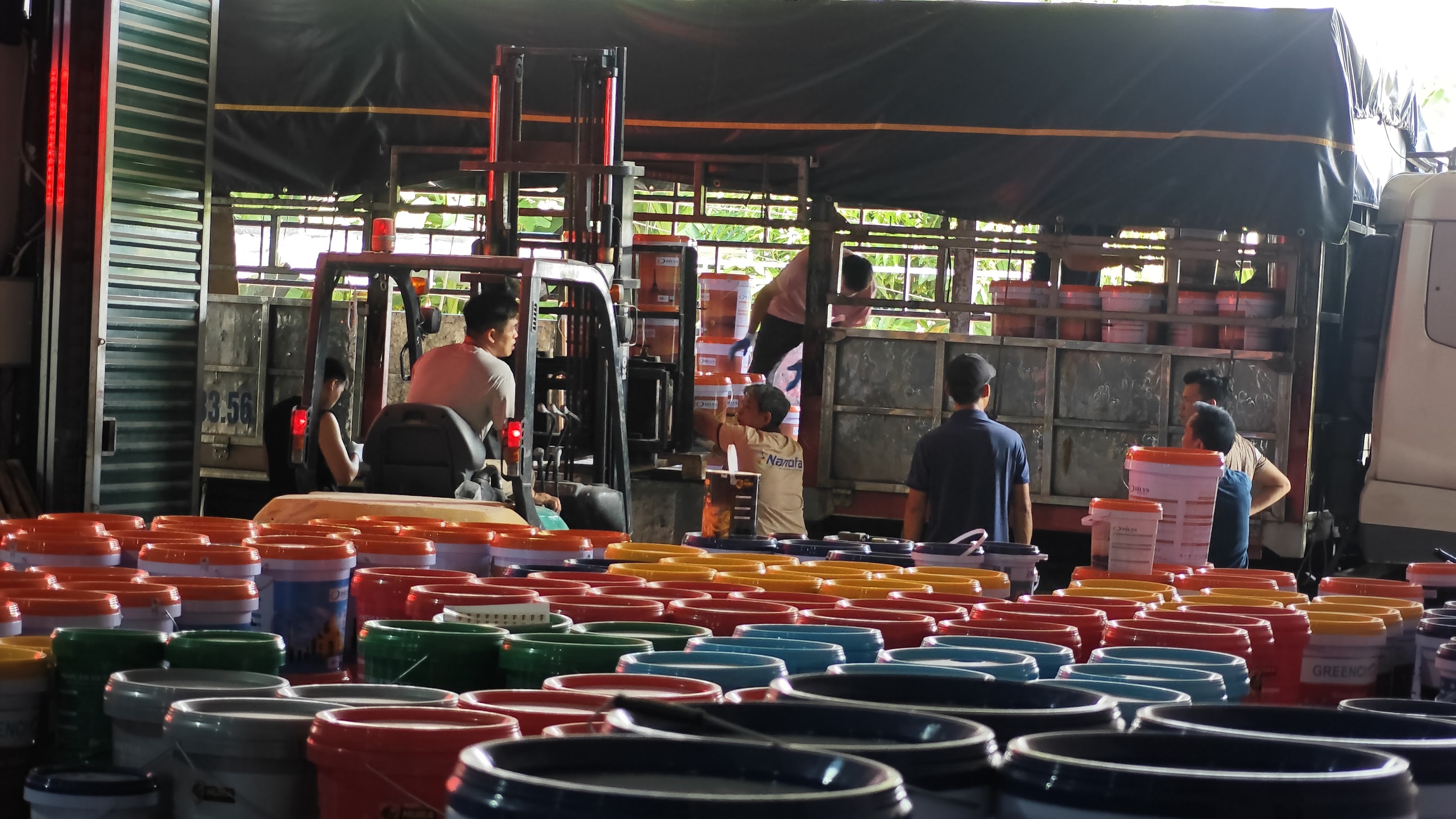 sản xuất gia công sơn nước
