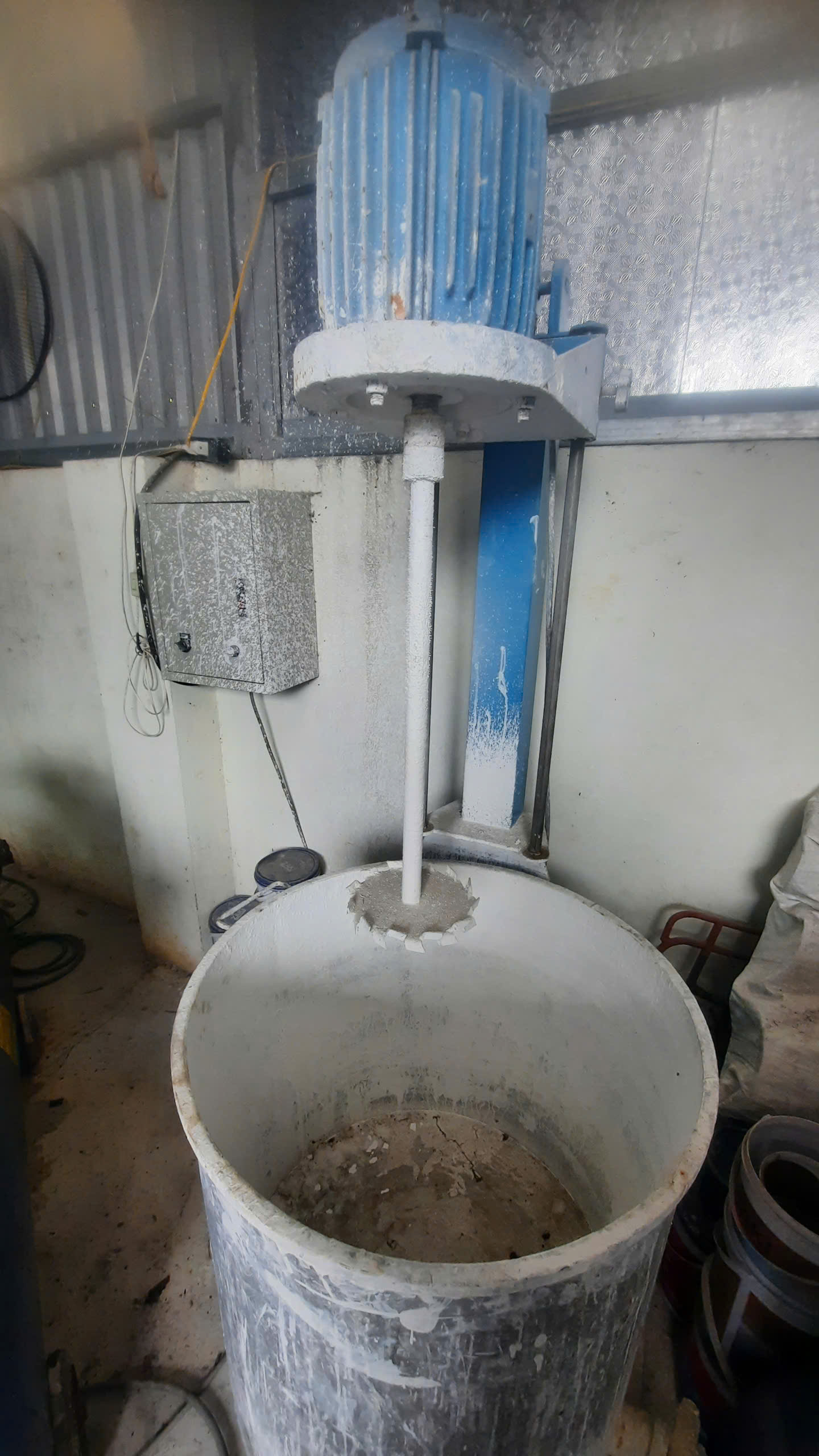 thanh lý máy khuấy 200 lit