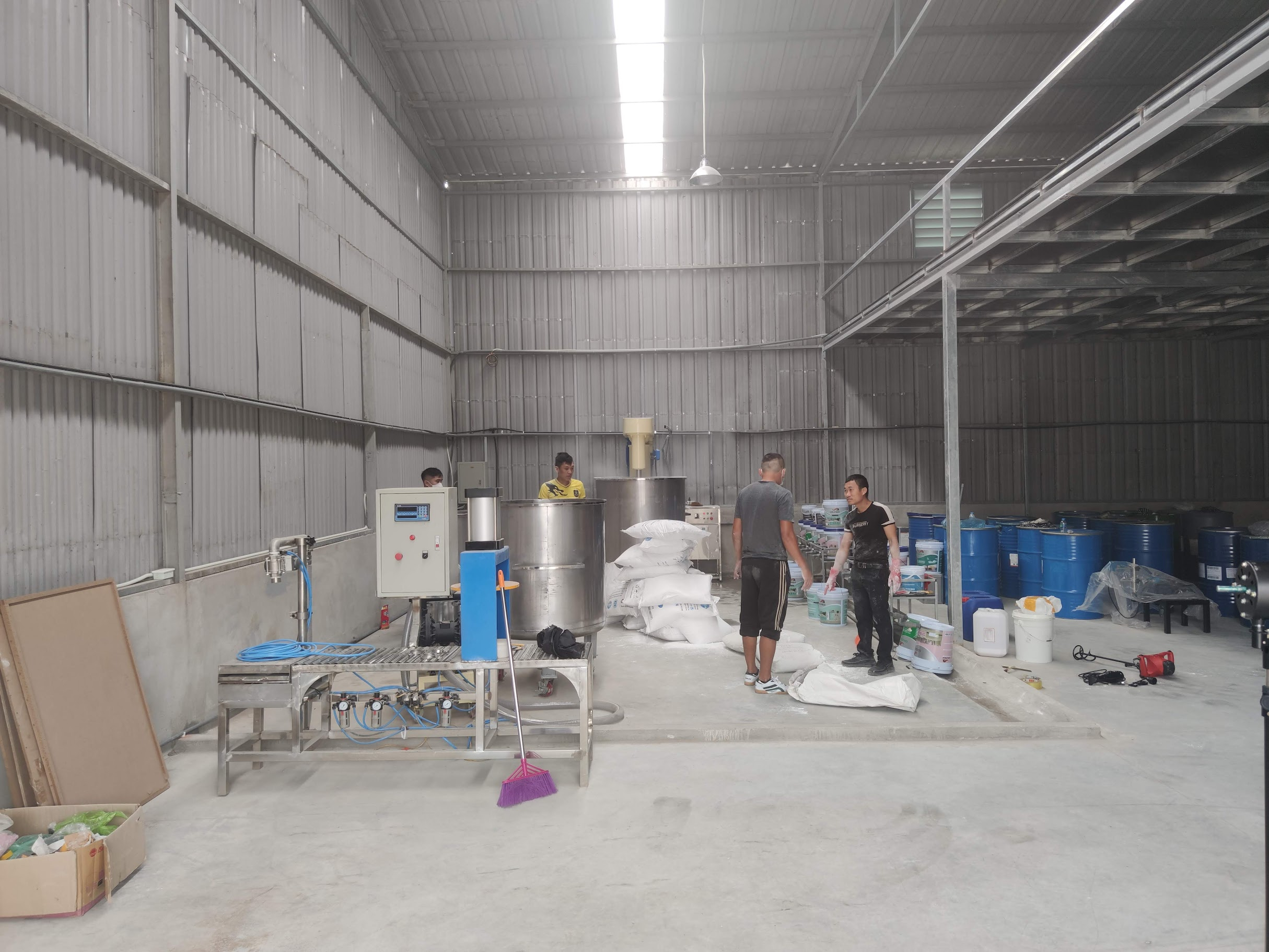 thiết bị sản xuất sơn nước