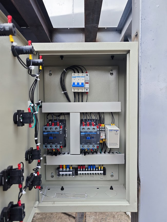 tủ điện máy trộn bột bả 2 tầng